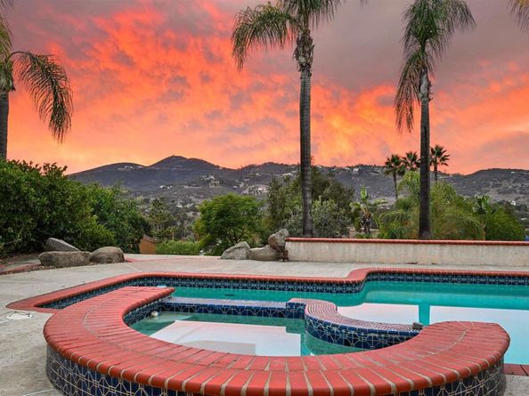 594 Allenwood Ln, Escondido CA 92029