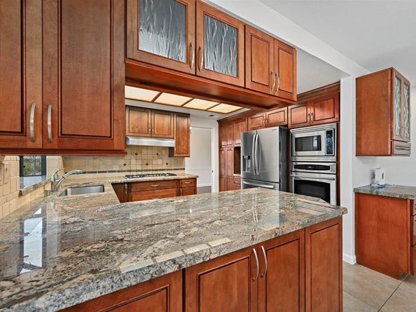 594 Allenwood Ln, Escondido CA 92029