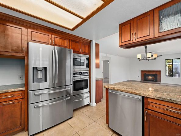 594 Allenwood Ln, Escondido CA 92029