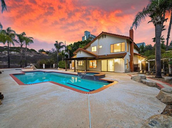 594 Allenwood Ln, Escondido CA 92029