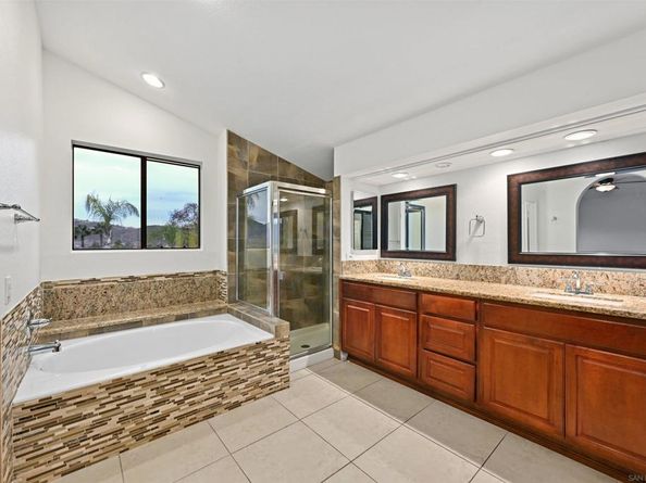 594 Allenwood Ln, Escondido CA 92029