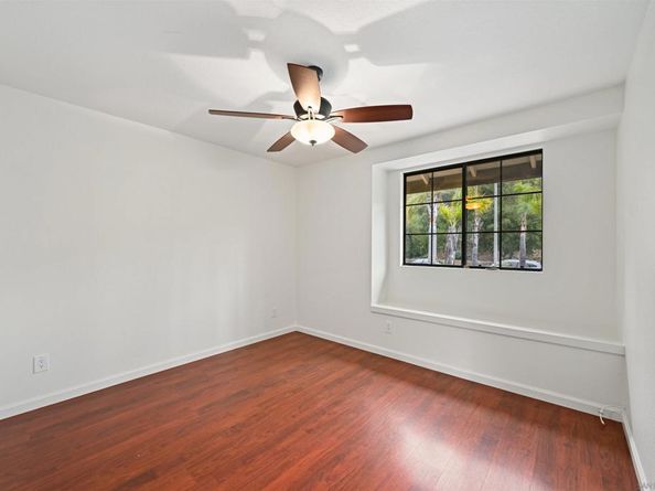 594 Allenwood Ln, Escondido CA 92029