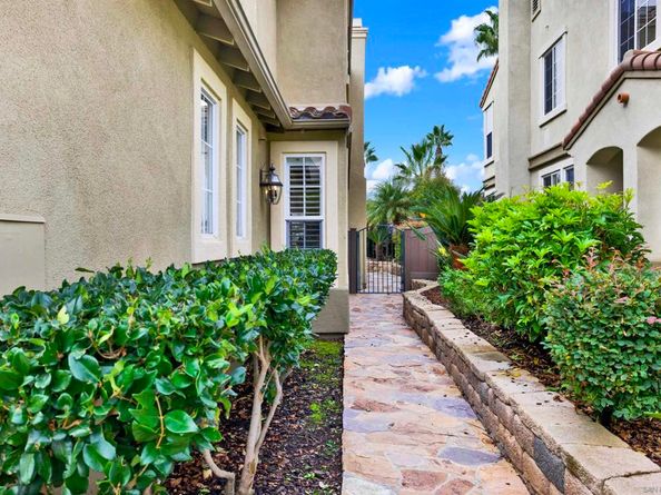 7435 Neptune Dr, Carlsbad CA 92011