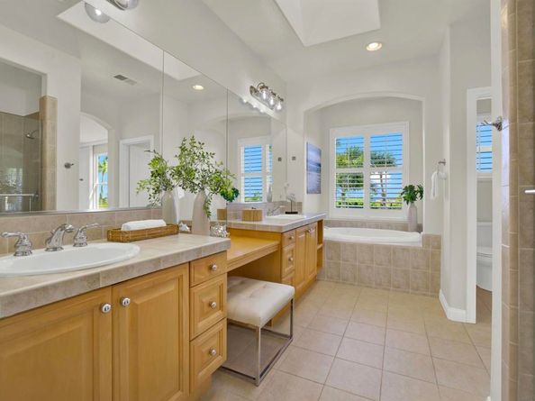 7435 Neptune Dr, Carlsbad CA 92011