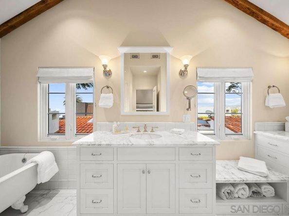 7725 Whitefield Pl, La Jolla CA 92037