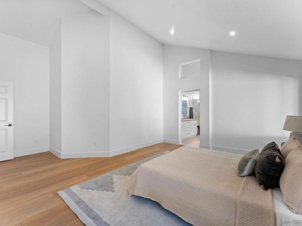 4946 Alicante Way, Oceanside CA 92056