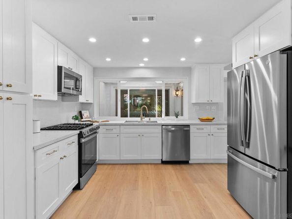 4946 Alicante Way, Oceanside CA 92056