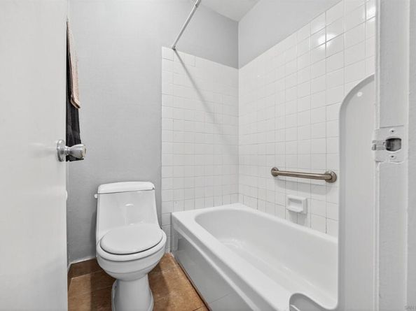 3290 Ashford St Unit E, San Diego CA 92111