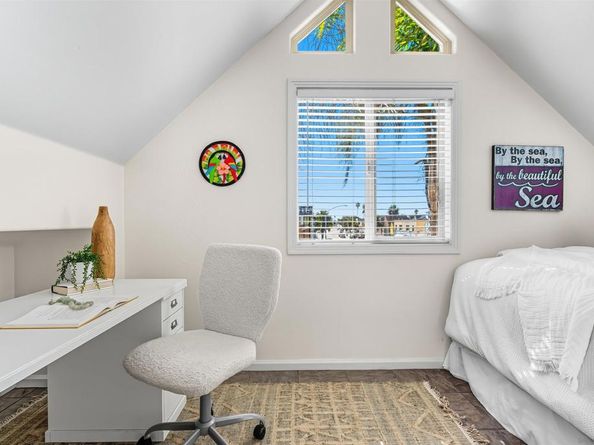 806 Redondo Ct, San Diego CA 92109