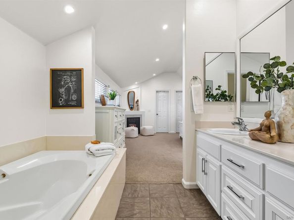 806 Redondo Ct, San Diego CA 92109