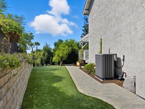 1542 Woody Hills Dr, El Cajon CA 92019