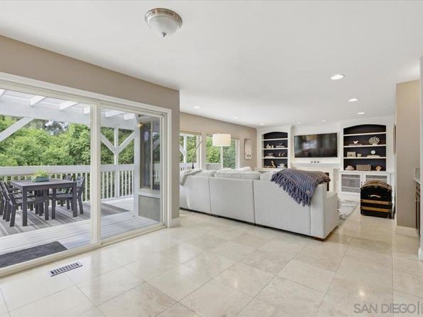 1542 Woody Hills Dr, El Cajon CA 92019