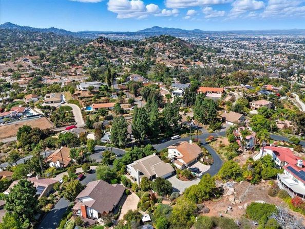 1542 Woody Hills Dr, El Cajon CA 92019