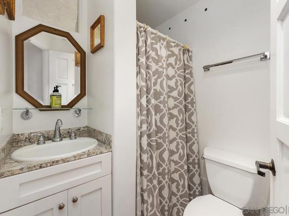 5716 Dolphin Pl, La Jolla CA 92037