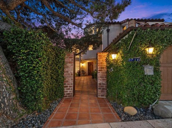 5716 Dolphin Pl, La Jolla CA 92037