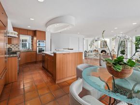 5716 Dolphin Pl, La Jolla CA 92037