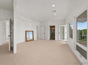 5716 Dolphin Pl, La Jolla CA 92037