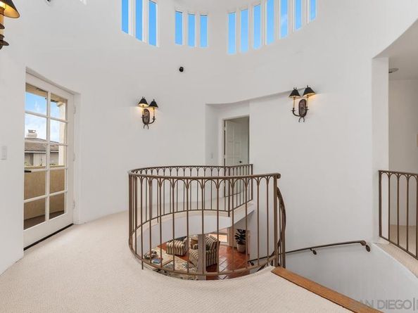 5716 Dolphin Pl, La Jolla CA 92037