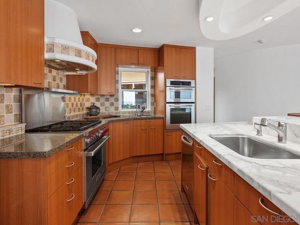 5716 Dolphin Pl, La Jolla CA 92037