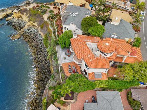 5716 Dolphin Pl, La Jolla CA 92037