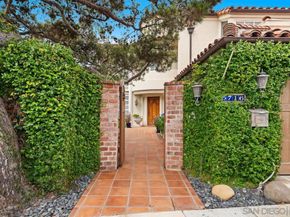 5716 Dolphin Pl, La Jolla CA 92037