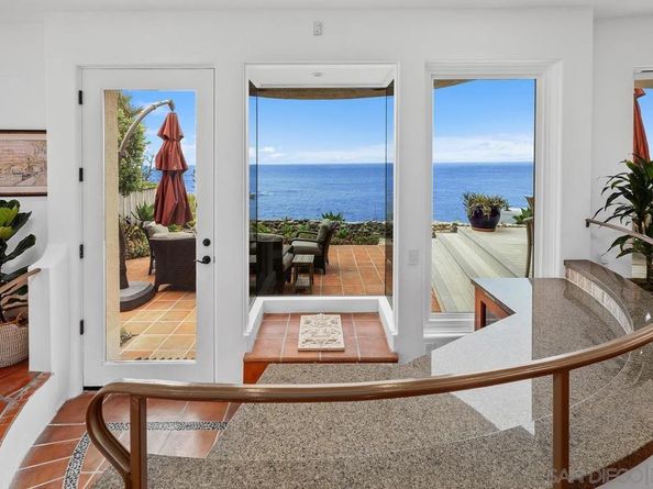 5716 Dolphin Pl, La Jolla CA 92037
