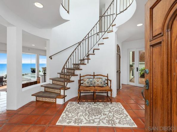 5716 Dolphin Pl, La Jolla CA 92037