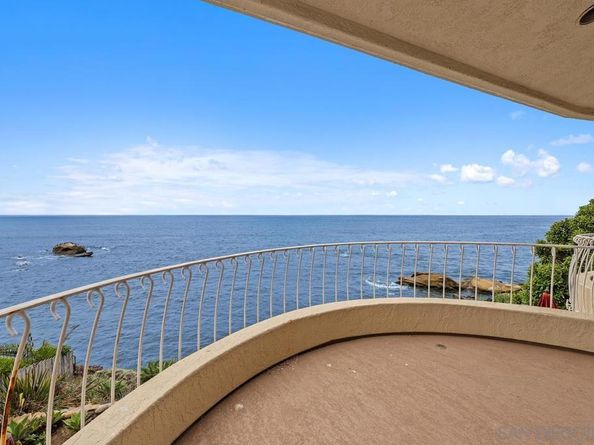 5716 Dolphin Pl, La Jolla CA 92037