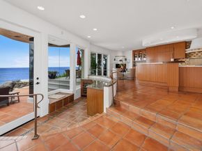 5716 Dolphin Pl, La Jolla CA 92037