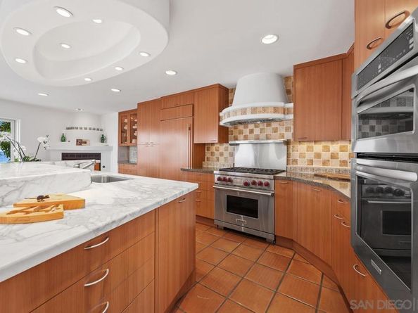 5716 Dolphin Pl, La Jolla CA 92037