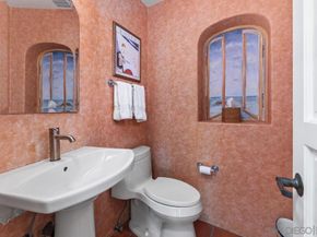 5716 Dolphin Pl, La Jolla CA 92037