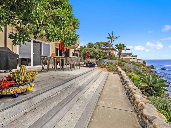 5716 Dolphin Pl, La Jolla CA 92037