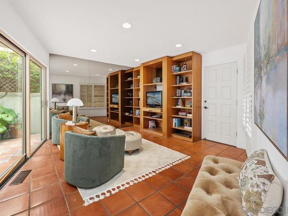 5716 Dolphin Pl, La Jolla CA 92037