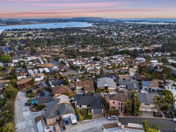 2481 La Marque St, San Diego CA 92109