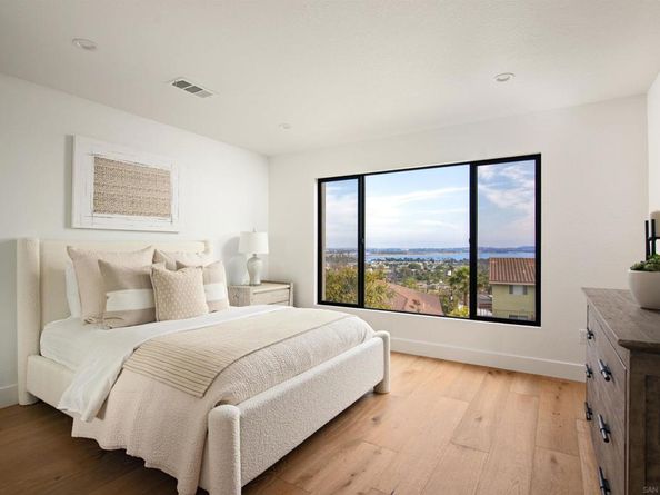 2481 La Marque St, San Diego CA 92109