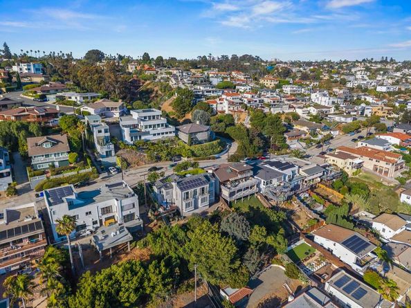 2045 W California St, San Diego CA 92110