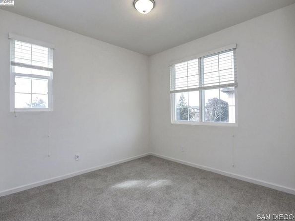 75 Middleton Pl, Hayward CA 94544