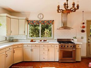 1441 Andenes Drive, Glendale CA 91208