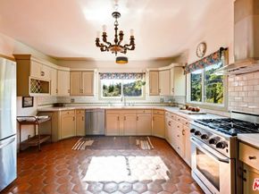 1441 Andenes Drive, Glendale CA 91208