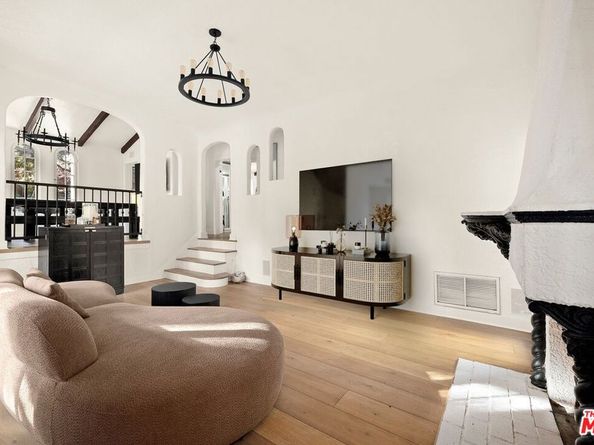 8061 Woodland Lane, Los Angeles CA 90046