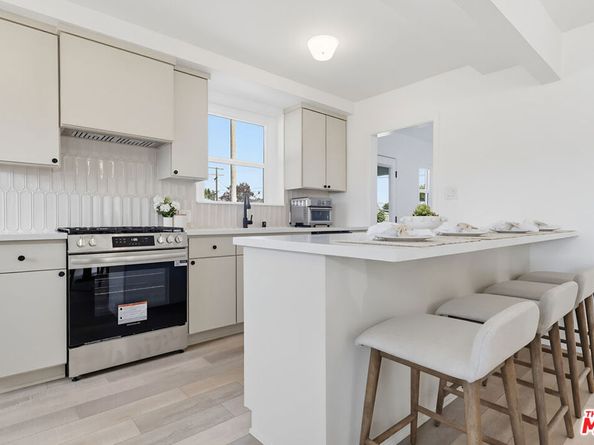 9402 S Van Ness Avenue, Los Angeles CA 90047