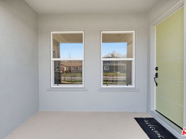 9402 S Van Ness Avenue, Los Angeles CA 90047