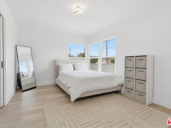 9402 S Van Ness Avenue, Los Angeles CA 90047