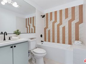 9402 S Van Ness Avenue, Los Angeles CA 90047