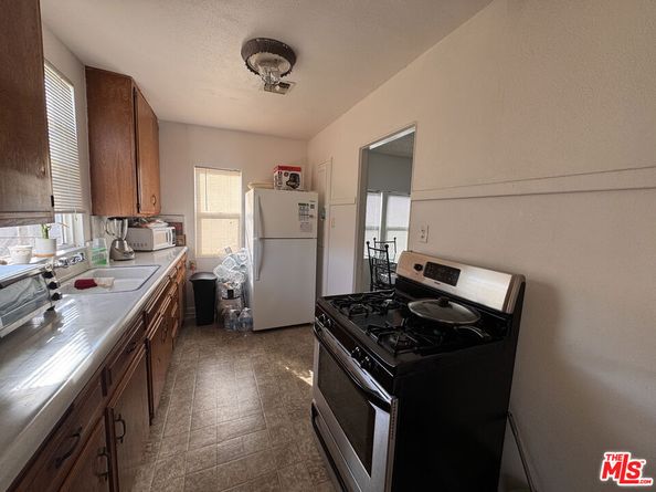 6710 4th Avenue, Los Angeles CA 90043