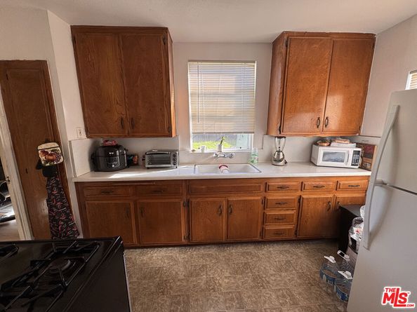 6710 4th Avenue, Los Angeles CA 90043