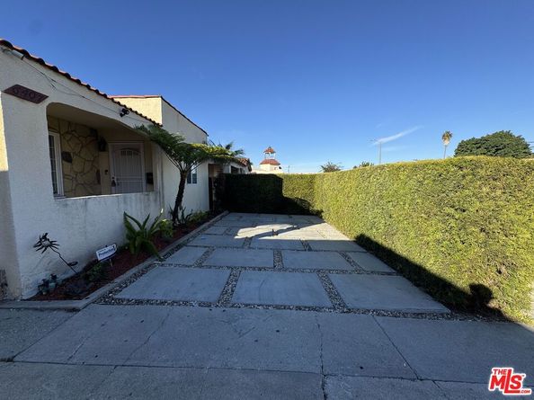 6407 2nd Avenue, Los Angeles CA 90043