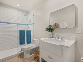 2221 Ocean Avenue 101, Santa Monica CA 90405