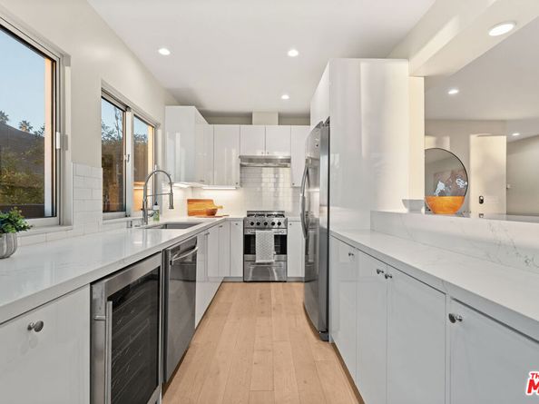 2221 Ocean Avenue 101, Santa Monica CA 90405