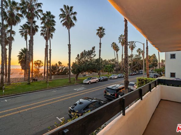 2221 Ocean Avenue 101, Santa Monica CA 90405